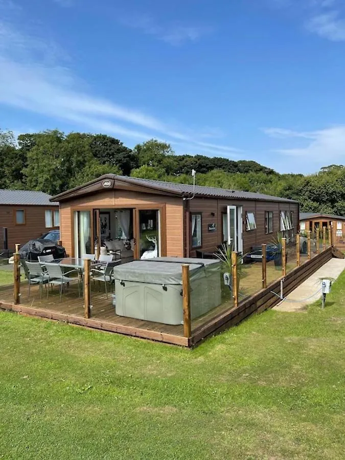 Luxury Boutique Style Lodge With Hot Tub Bridlington