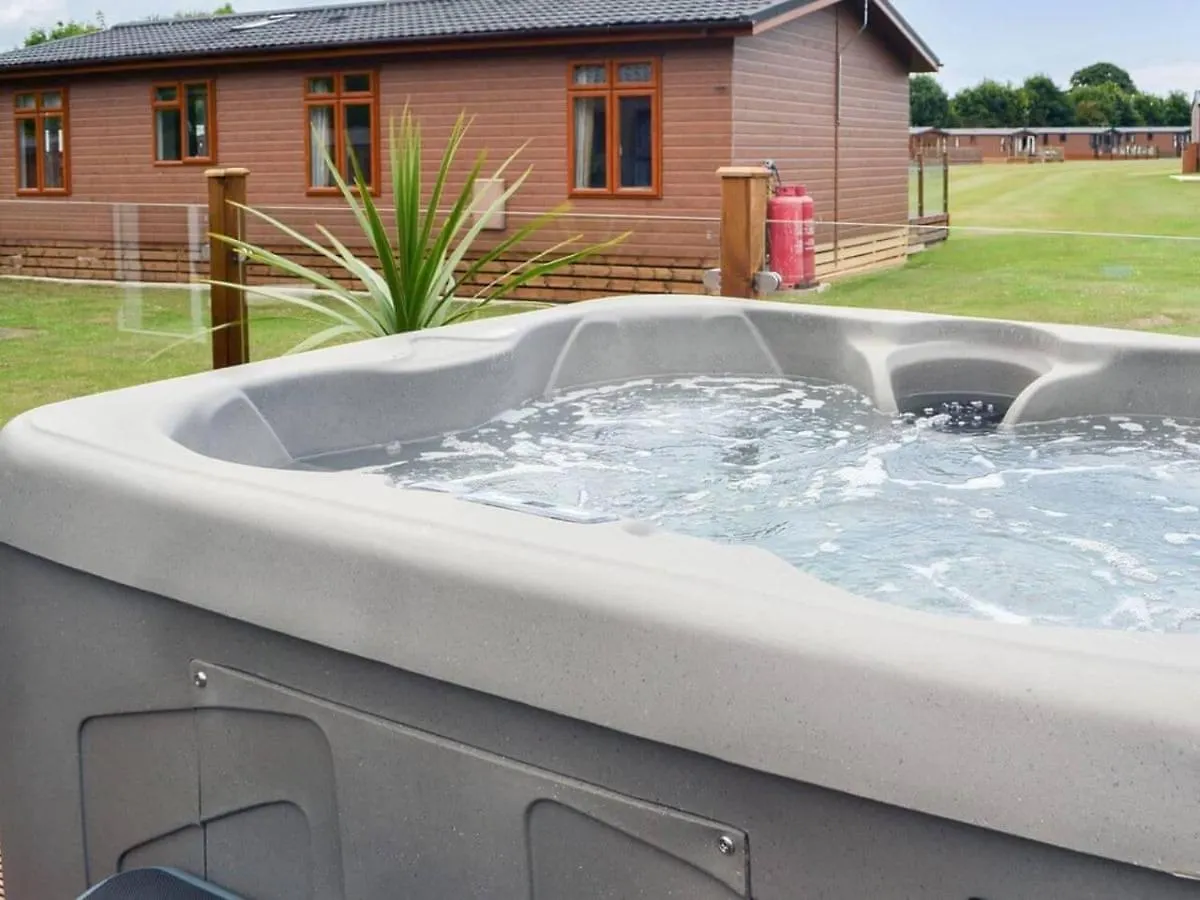Ferienhaus Luxury Boutique Style Lodge With Hot Tub Bridlington