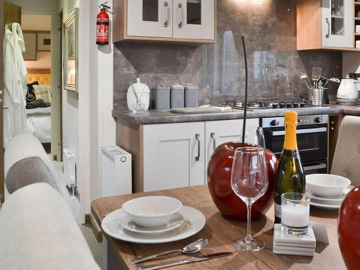 Ferienhaus Luxury Boutique Style Lodge With Hot Tub Bridlington